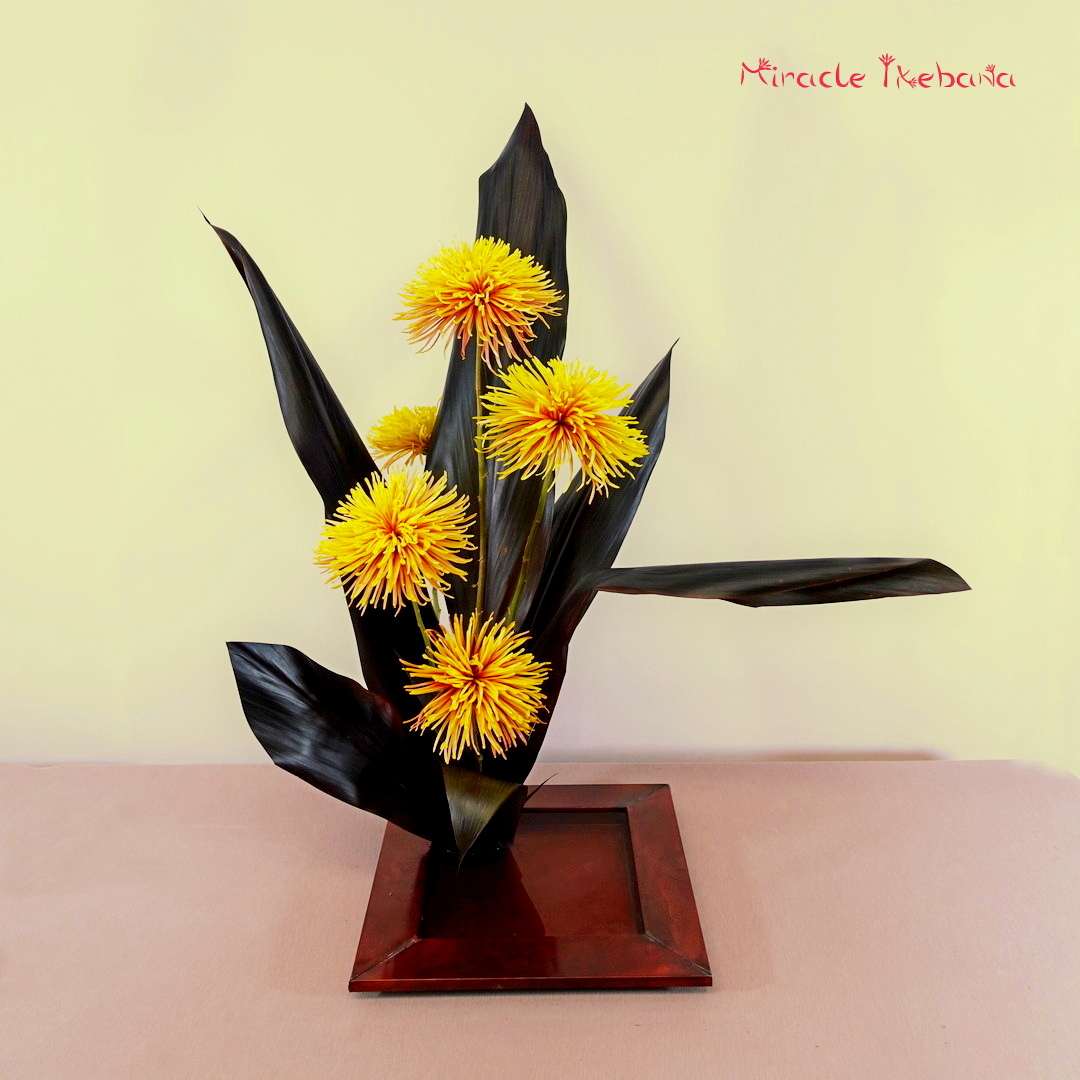 Икебана композиция във ваза Бизен - Miracle Ikebana